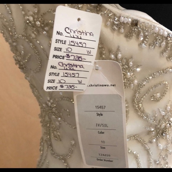 🙋🏼‍♀️🕺🏼🕺🏼👩‍❤️‍👨👑 too big for me - Picture 5 of 8